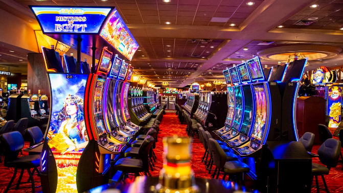 The Legal Landscape of Slot Games: Regulations and Licensing